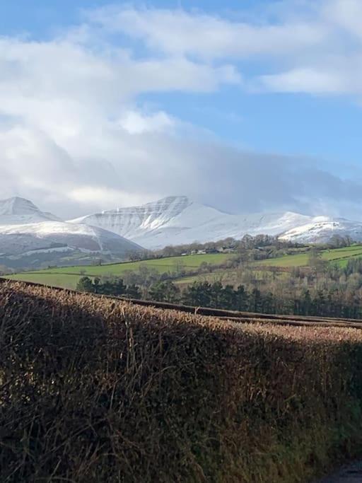 Mountain Views In The Heart Of Brecon Town Villa Exterior photo